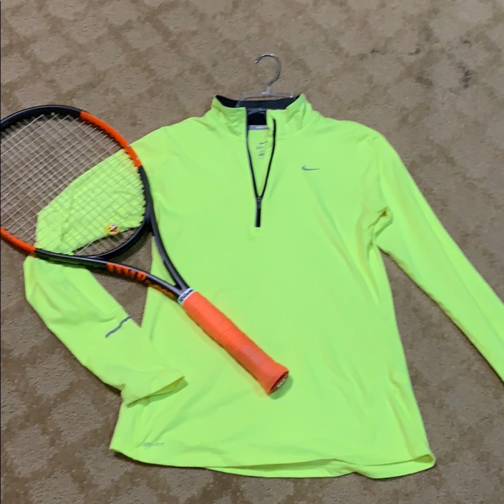 Like new! S women’s Nike dry fit zip pull over